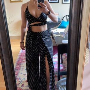 2 piece black and a white set